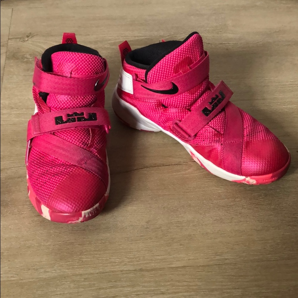Nike girls sneakers
